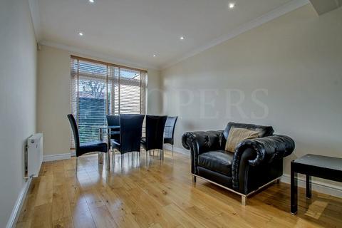 3 bedroom terraced house for sale, Avondale Avenue, London, NW2
