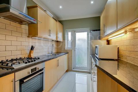 3 bedroom terraced house for sale, Avondale Avenue, London, NW2