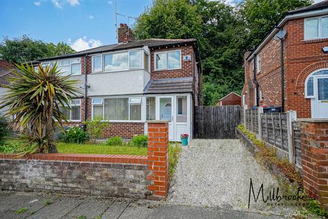 3 bedroom semi-detached house to rent, Castleway, Salford, M6