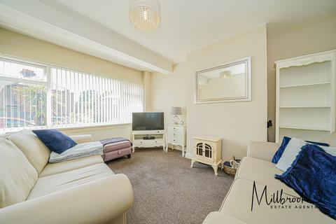 3 bedroom semi-detached house to rent, Castleway, Salford, M6