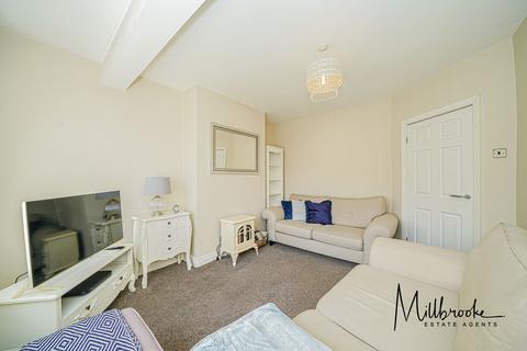 3 bedroom semi-detached house to rent, Castleway, Salford, M6