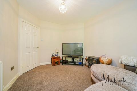 3 bedroom semi-detached house to rent, Castleway, Salford, M6