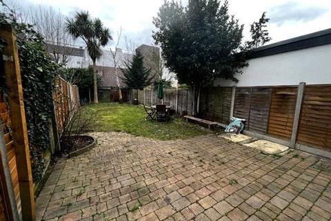 undefined, Heathcroft Avenue, Sunbury-on-Thames, Surrey, TW16
