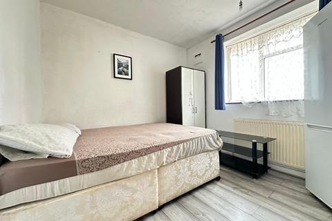 undefined, Lichfield Road, Hounslow TW4