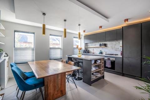 2 bedroom duplex to rent, Hemberton Road, London, SW9