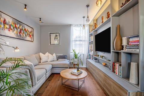 2 bedroom duplex to rent, Hemberton Road, London, SW9
