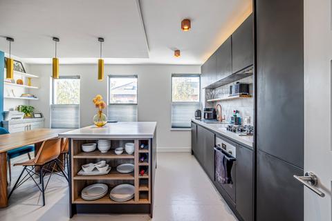 2 bedroom duplex to rent, Hemberton Road, London, SW9