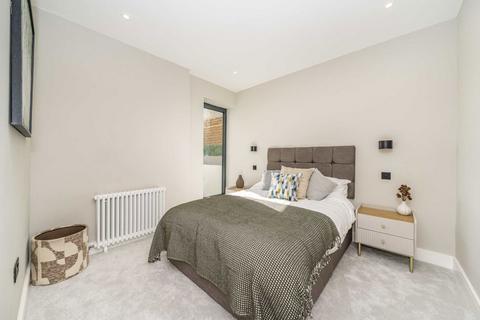 undefined, Elm Grove, Wimbledon SW19
