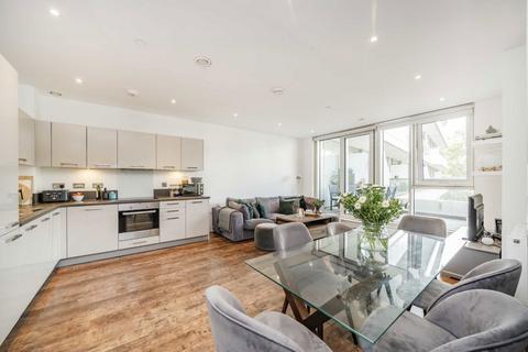 2 bedroom flat for sale, Queenstown Road, London SW11