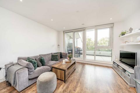 2 bedroom flat for sale, Queenstown Road, London SW11