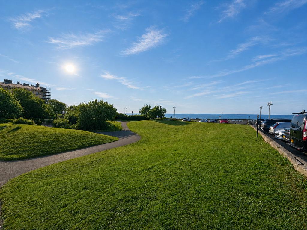 Adelaide Crescent, Hove