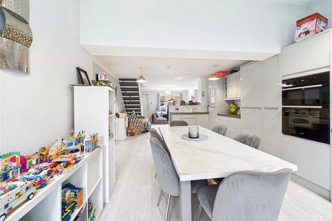 4 bedroom semi-detached house for sale, Thornborough Avenue, South Woodham Ferrers, Chelmsford, Essex, CM3