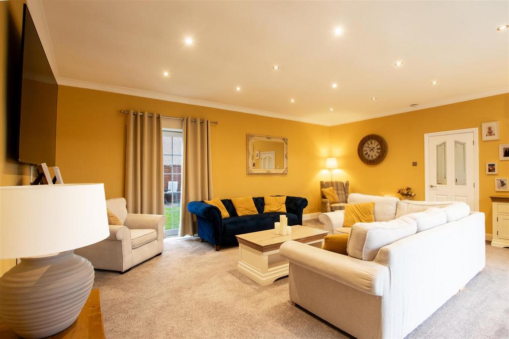 Lounge-1.jpg