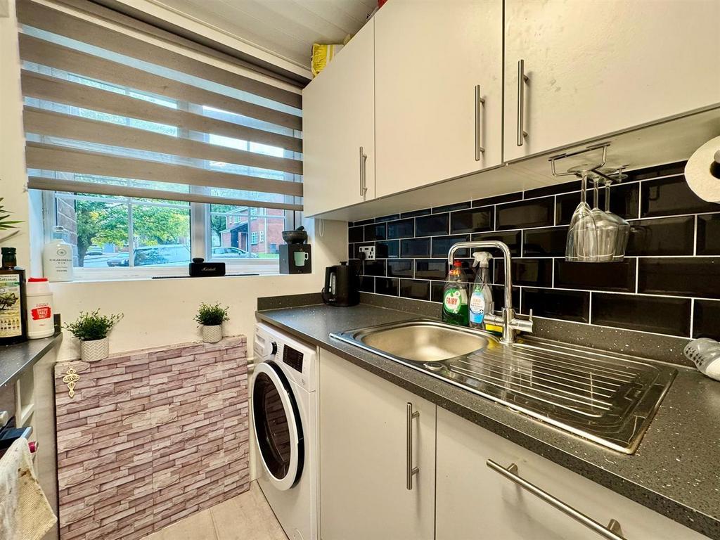 Kitchen (2).jpg