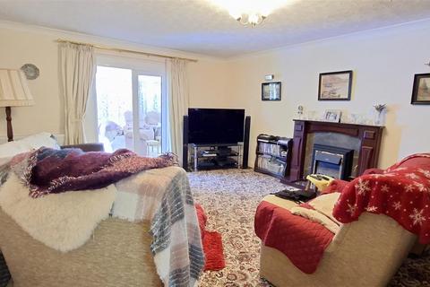 5 bedroom property for sale, Groesffordd Marli, Abergele