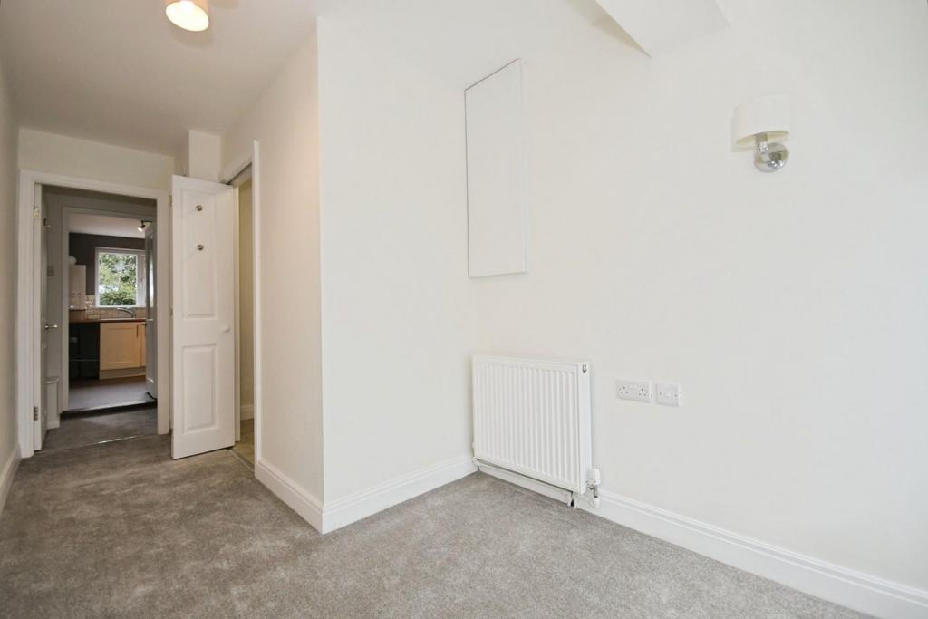 BEDROOM 1 03.jpg