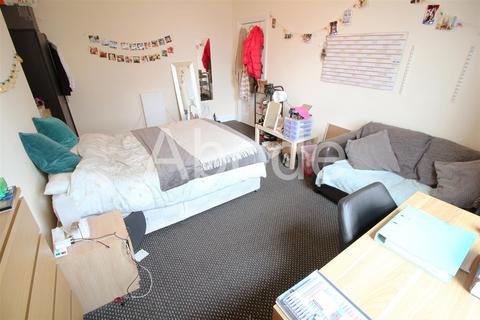 5 bedroom house to rent, Moorland Avenue, Hyde Park, Leeds