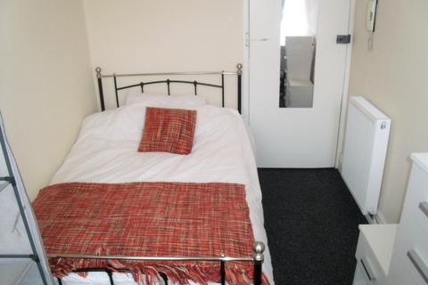 1 bedroom in a house share to rent, Raleigh Street, Nottingham NG7