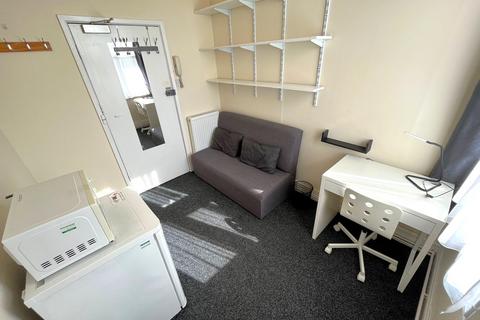 1 bedroom in a house share to rent, Raleigh Street, Nottingham NG7