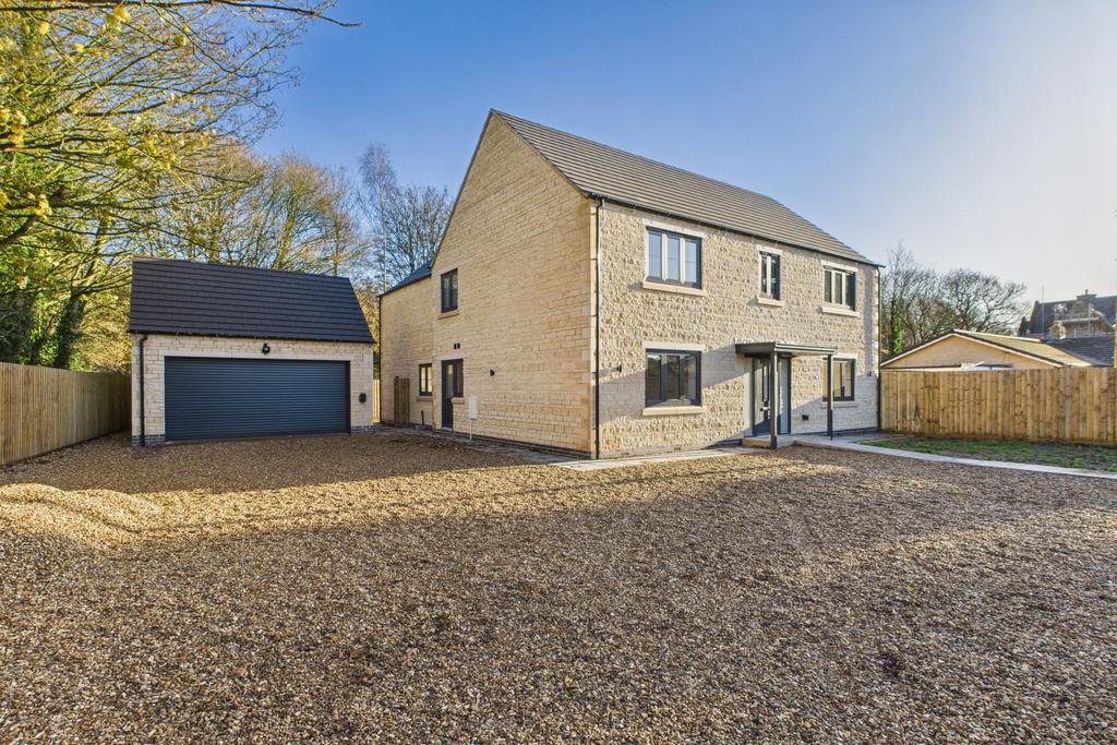 Ewe Move - Spalding - Pinstock Lane - Front of Hous