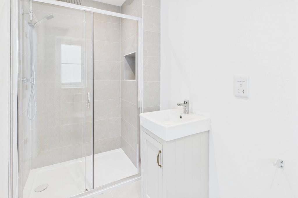 Ewe Move - Spalding - Pinstock Lane - Master Bedro