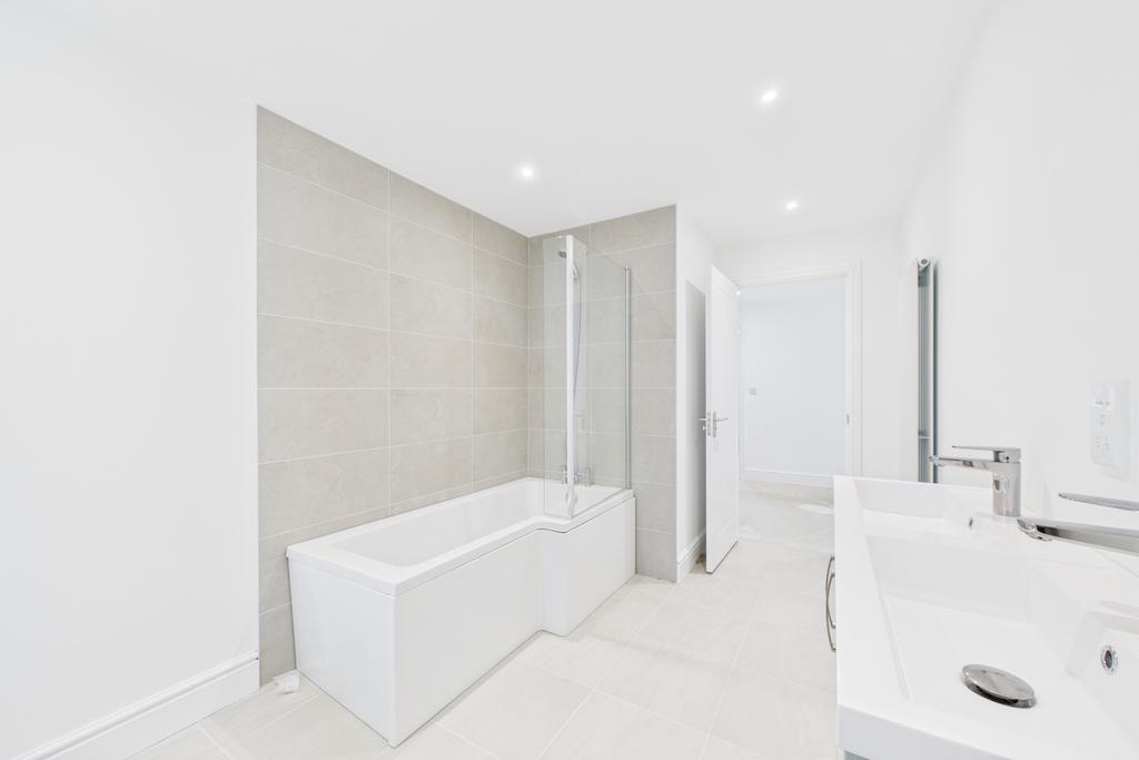 Ewe Move - Spalding - Pinstock Lane - Family Bathr