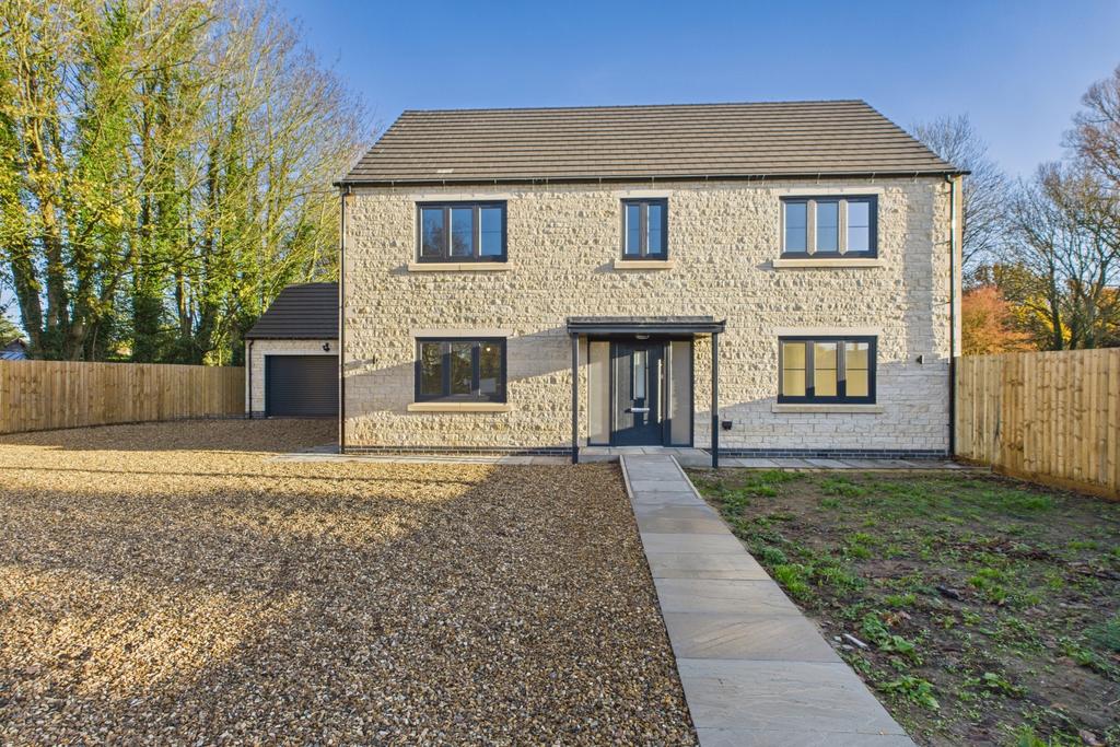 Ewe Move - Spalding - Pinstock Lane - Front of Hous