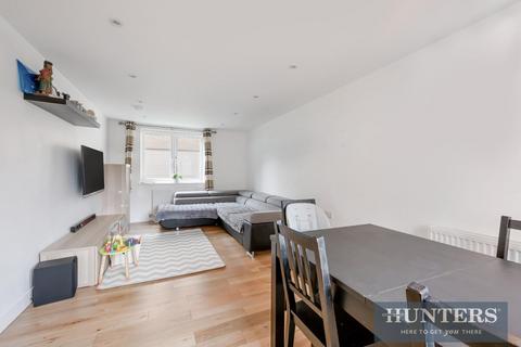 2 bedroom flat for sale, Fusiliers Way, Hounslow