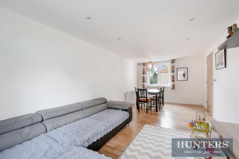 2 bedroom flat for sale, Fusiliers Way, Hounslow