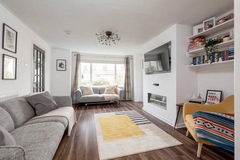8 Fletcher Grove, Penicuik, EH26 0JT