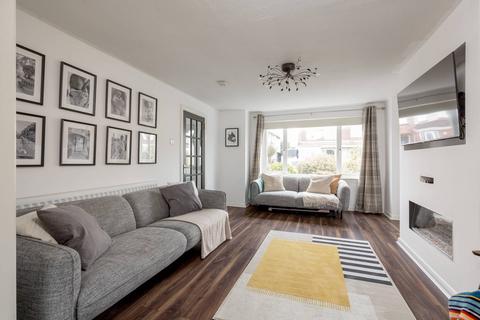 8 Fletcher Grove, Penicuik, EH26 0JT