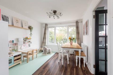 8 Fletcher Grove, Penicuik, EH26 0JT