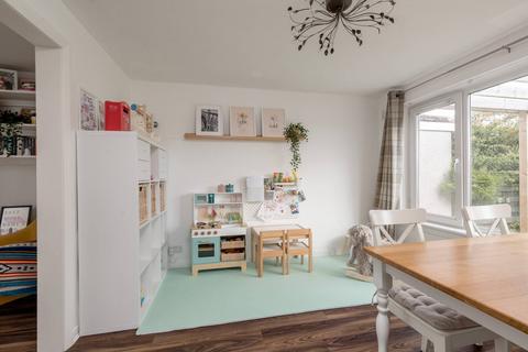 8 Fletcher Grove, Penicuik, EH26 0JT