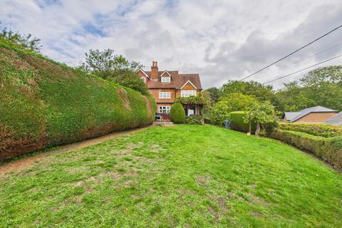 undefined, Haughurst Hill, Baughurst, RG26