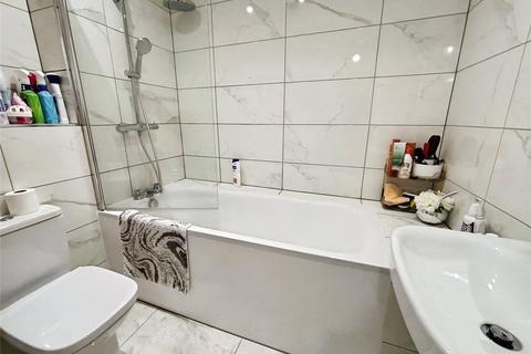 1 bedroom in a house share to rent, Hounslow Road, Feltham, TW14