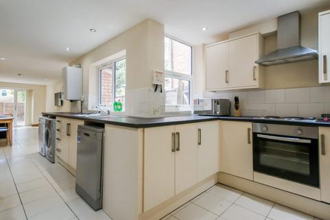 5 bedroom terraced house to rent, Tiverton Road, Birmingham B29