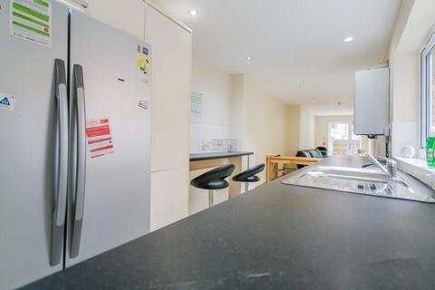 5 bedroom terraced house to rent, Tiverton Road, Birmingham B29