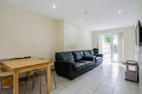 5 bedroom terraced house to rent, Tiverton Road, Birmingham B29