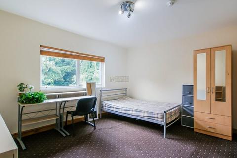 5 bedroom terraced house to rent, Tiverton Road, Birmingham B29