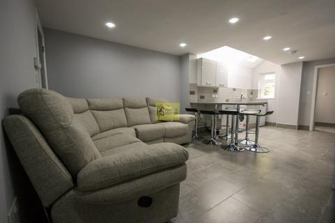 6 bedroom terraced house to rent, Harborne Lane, Birmingham B29