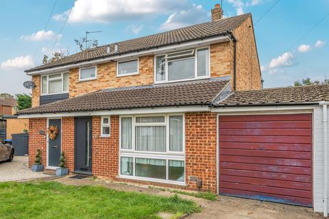 14 Avon Close, Addlestone, KT15 1JD