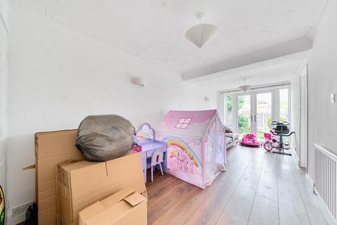 14 Avon Close, Addlestone, KT15 1JD