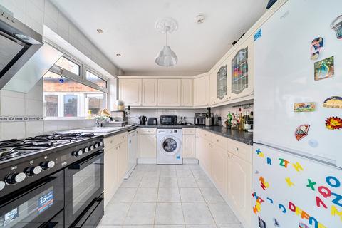 14 Avon Close, Addlestone, KT15 1JD