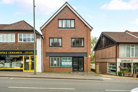 2 bedroom flat for sale, Wey Hill, Haslemere, Surrey, GU27