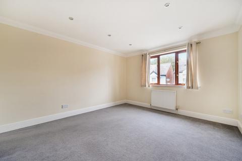 2 bedroom flat for sale, Wey Hill, Haslemere, Surrey, GU27
