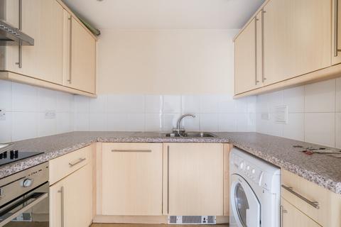 2 bedroom flat for sale, Wey Hill, Haslemere, Surrey, GU27