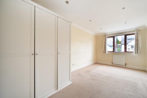 2 bedroom flat for sale, Wey Hill, Haslemere, Surrey, GU27