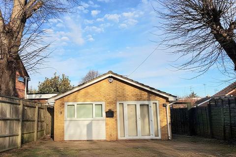 1 bedroom detached bungalow for sale, Lime Avenue, Luton