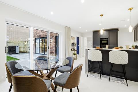 4 bedroom detached house for sale, The Oaks, Essex CM24