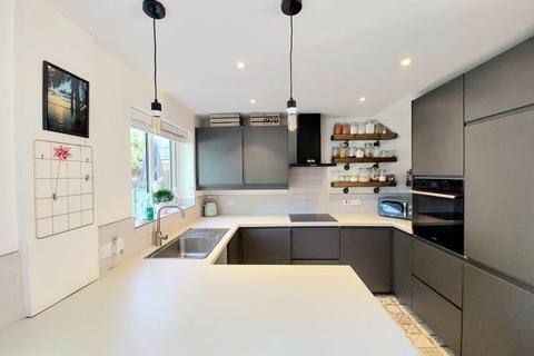 3 bedroom end of terrace house for sale, Broomfield Close, Wilmslow, SK9
